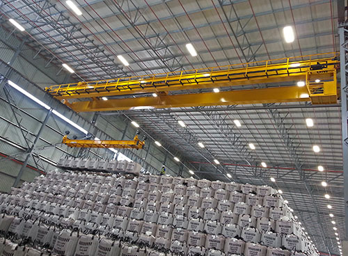 Efficient lifting and handling is assured at Illovo Sugar&rsquo;s new 51,000 square metre warehouse thanks to six cranes featuring advanced hoists from Street Crane Company
