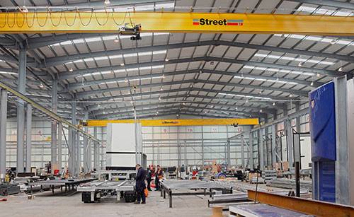 0-5331st4h-vehicle-assembly-crane-500px.jpg The cranes installed are all single girder, box beam, units fitted with Street’s advanced ZX series low headroom hoists